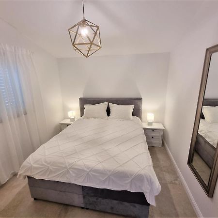 Apartments Bagic Vir Exterior foto